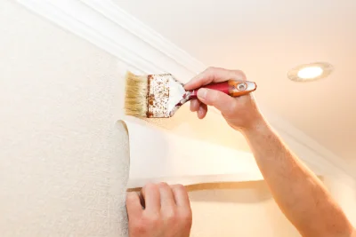 Pose de papier peint à Sampolo — revêtements muraux et toiles de verre